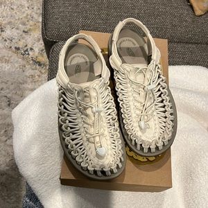 Keen unwell sandal ladies size 9